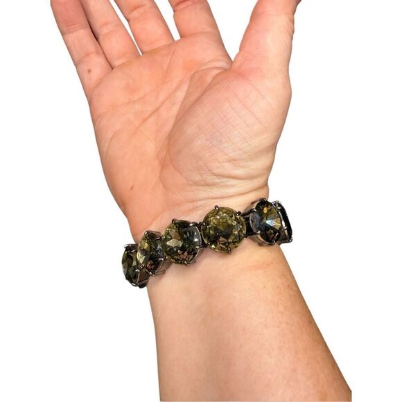 Dillards green crystal elastic bracelet - Picture 2 of 4